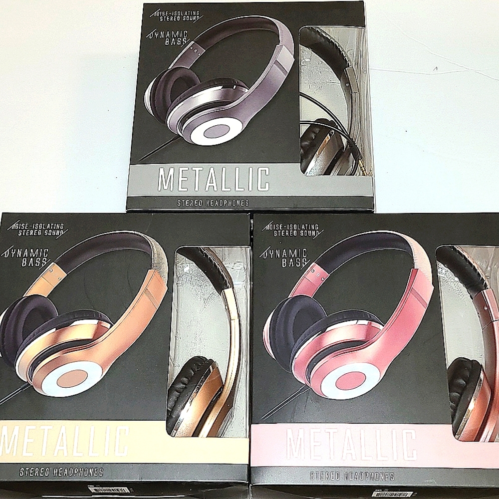Lot of three new noise isolating stereo headphones.